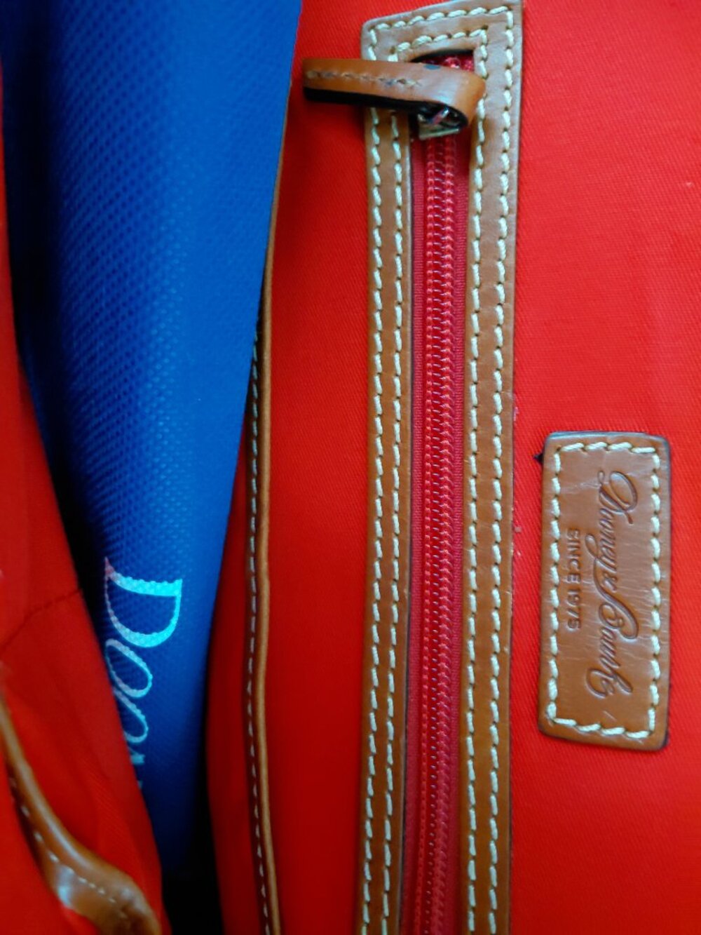NEW, DOONEY & BOURKE SHOULDER BAG - Picture 5 of 7